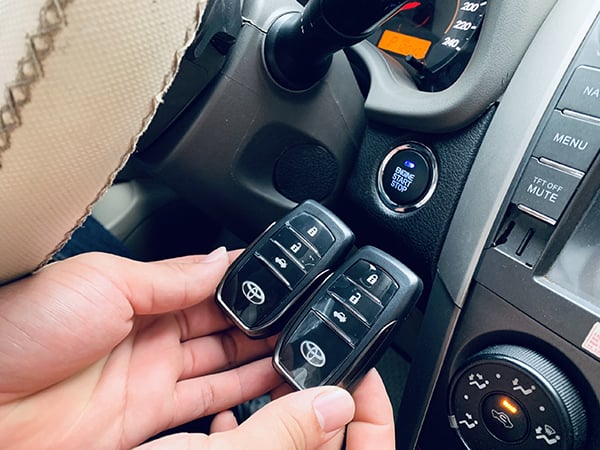 làm chìa khóa ô tô toyota tận nơi