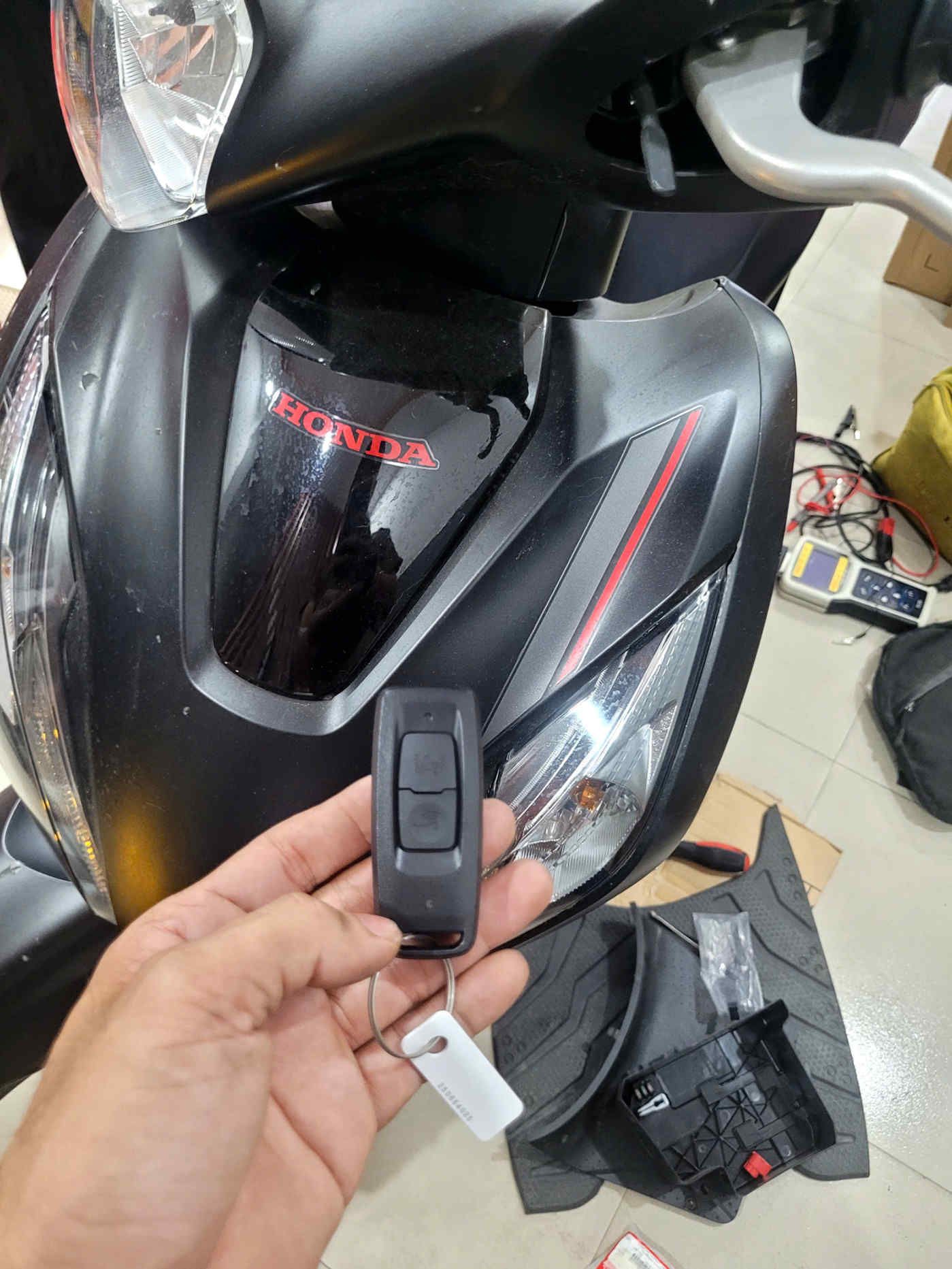 Chìa khóa thông minh điều khiển từ xa cho xe máy Honda màu đen
