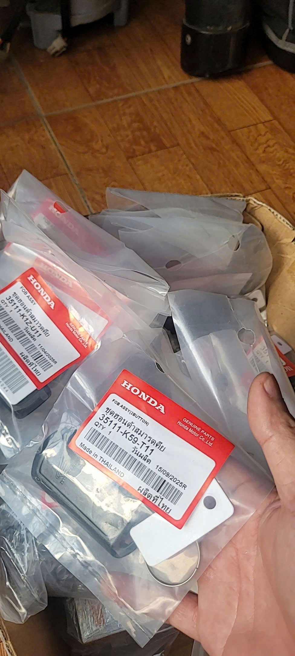 Túi phụ kiện chìa khóa thông minh Honda chính hãng mới trong hộp carton