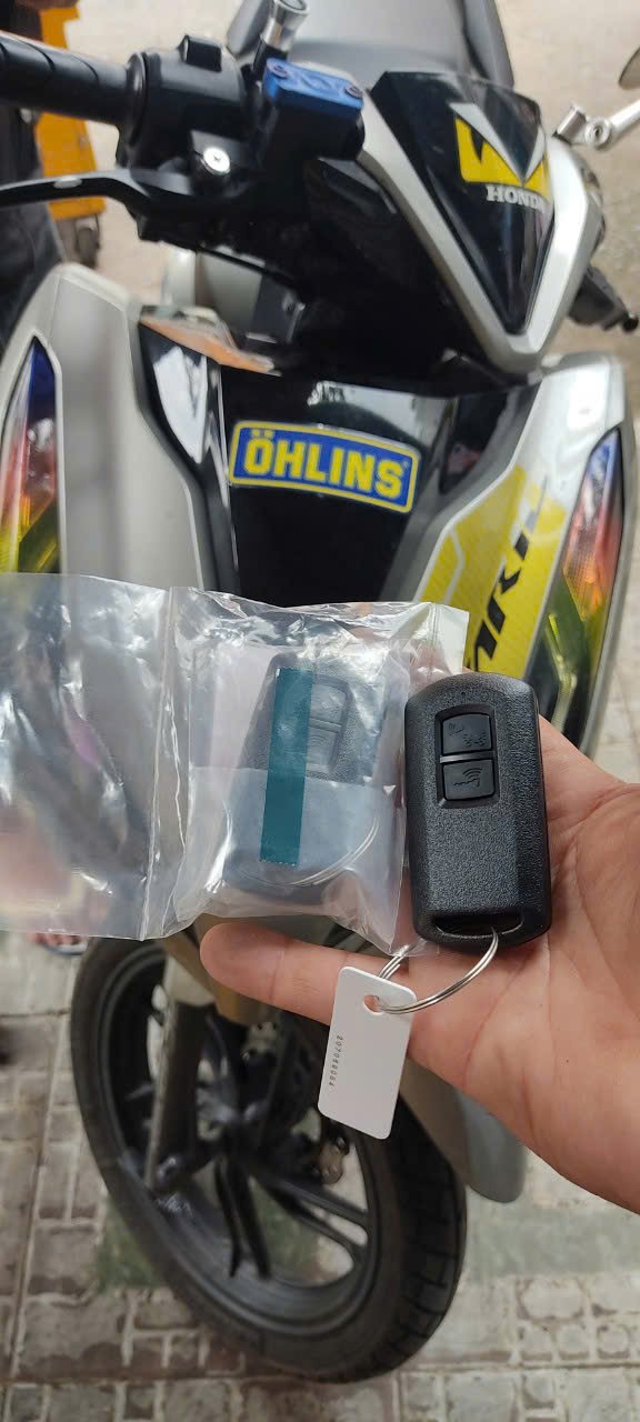 Hình ảnh làm thêm chìa khóa Smartkey dự phòng giúp phòng tránh rủi ro mất chìa và đảm bảo sử dụng xe liên tục.