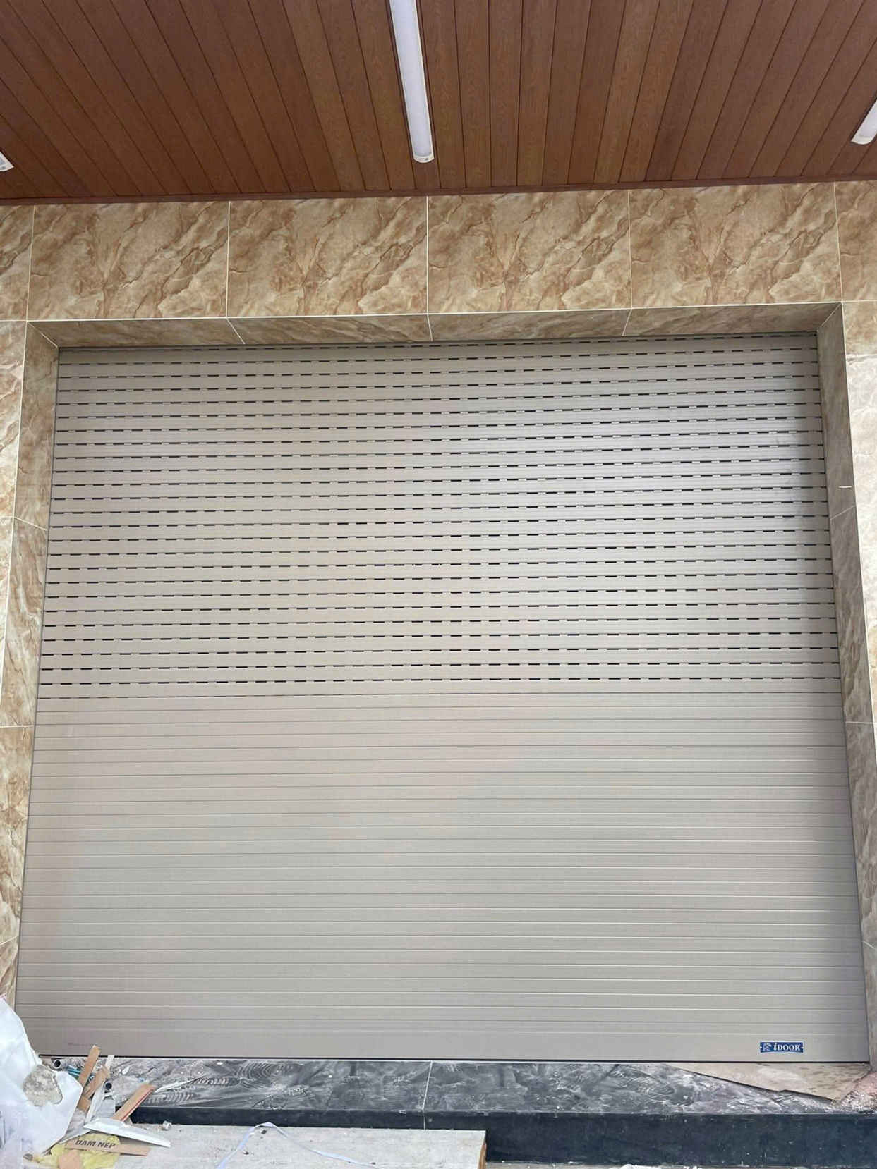 cửa cuốn không điều khiển được