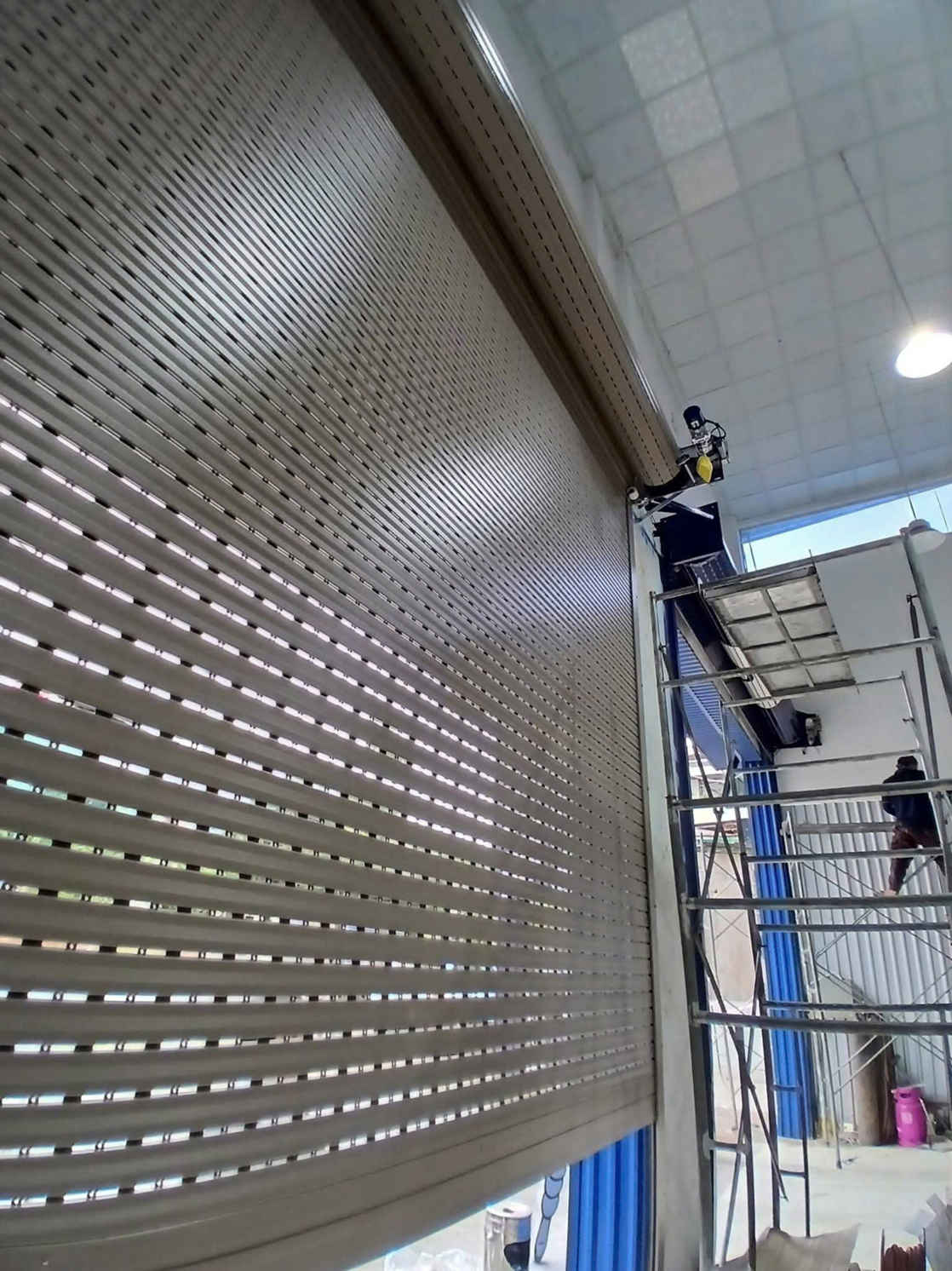 Dịch vụ sửa cửa cuốn huyện Củ Chi FIX365 chuyên khắc phục lỗi hỏng motor, hộp nhận tín hiệu, cửa cuốn hoạt động chập chờn, không nhận tín hiệu remote