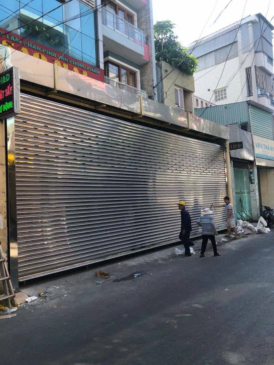 Thợ FIX365 có mặt nhanh tại Quận Thủ Đức để kiểm tra và xử lý sự cố cửa cuốn ngay khi khách hàng liên hệ.