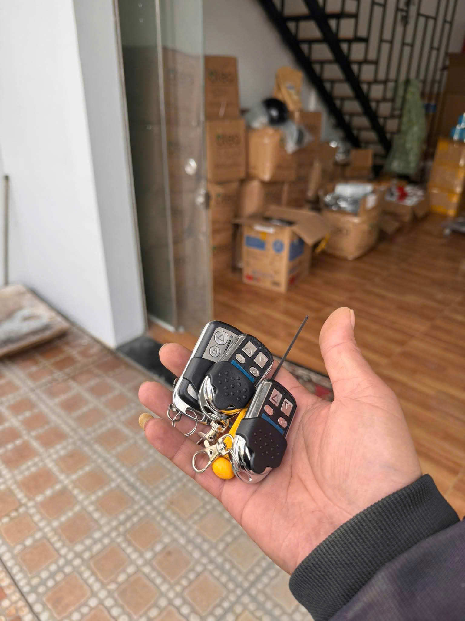 sao chép chìa khóa cửa cuốn